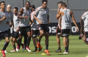 Jogadores treinam para o duelo contra o Bragantino, no domingo, pelo Paulistão