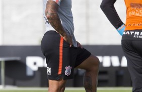 Kazim exibe novo penteado durante o treino desta quinta-feira