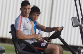 Os paraguaios Balbuena e Romero no treino desta quinta-feira no CT