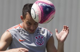 Rodriguinho, em ótima fase, treina no CT para enfrentar o Bragantino