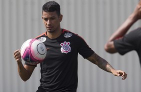 Atacante Lucca no treino que antecede o duelo contra o Bragantino