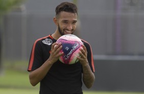 Clayson treina para enfrentar o Bragantino, pelo Paulistão