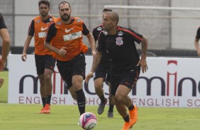 Danilo e Sheik treinando junto com o elenco para o jogo contra o Bragantino