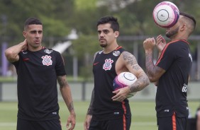 Gabriel e Fagner no treino antes de enfrentar o Bragantino