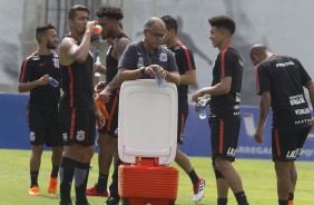 Jogadores treinam para o duelo contra o Bragantino
