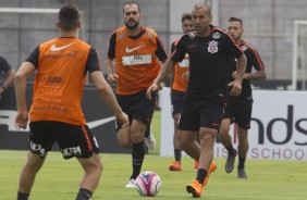 Os veteranos Danilo e Sheik durante o último treino antes do jogo contra o Bragantino