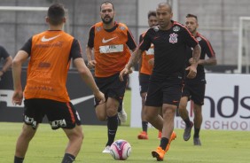 Os veteranos Danilo e Sheik durante o ltimo treino antes do jogo contra o Bragantino