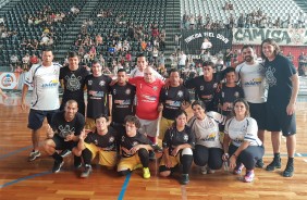 Trio do Timo ao lado do futsal Down do Corinthians