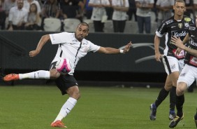 Jnior Dutra atuando contra o Bragantino, pelas quartas de final do Paulisto