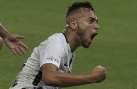 Volante Maycon marcou um gol lindssimo diante o Bragantino, pelo Paulisto