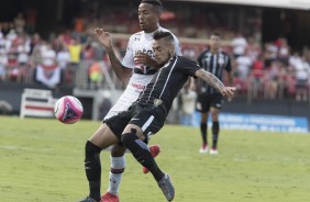 Maycon atuando contra o São Paulo, no primeiro jogo da semifinal do Paulistão