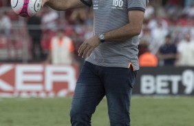 O treinador corinthiano nada satisfeito com o resultado do time no Morumbi