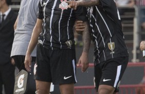 Sidcley e Emerson Sheik na partida contra o São Paulo, pelo primeiro jogo da semifinal do Paulistão