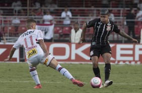 Sidcley passou o resto do jogo com touca na cabea devido ao corte que sofreu