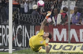 Com a ponta dos dedos, Cássio fez a defesa que garantiu o Timão na final do campeonato paulista