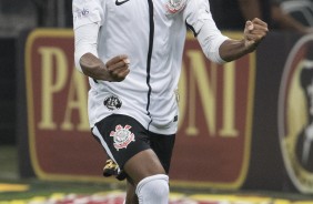 Frio, o garoto Pedrinho bateu uma perfeita penalidade contra o São Paulo
