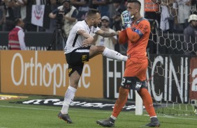 Maycon também converteu sua cobrança contra o São Paulo