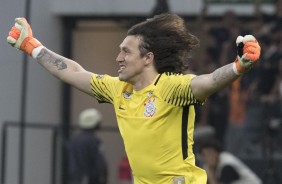 O goleiro Cássio pegou duas cobranças e parou os jogadores são-paulinos no clássico