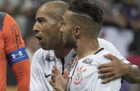 Sheik e Clayson durante partida contra o São Paulo pela semifinal do Paulistão 2018