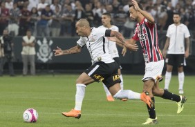 Sheik e Nen na partida contra o So Paulo, na Arena Corinthians