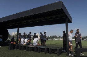 Carille reuniu o time e passou as ltimas instrues para o duelo contra o Palmeiras