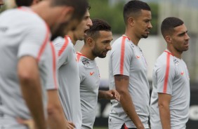 Elenco reunido durante o treino de reapresentao aps polmico clssico diante o Palmeiras