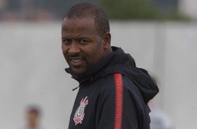 O auxiliar Fabinho durante o treino de hoje no CT do Parque Ecolgico