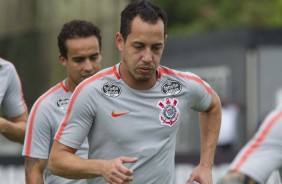 Rodriguinho também treinou junto aos companheiros no CT Joaquim Grava