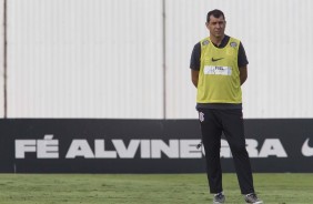 Fbio Carille comanda o treino desta quinta-feira no CT do Parque Ecolgico