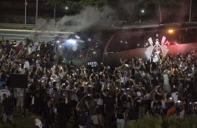 Chegada do nibus do Corinthians na Arena