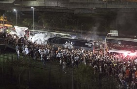 Chegada do nibus do Corinthians na Arena