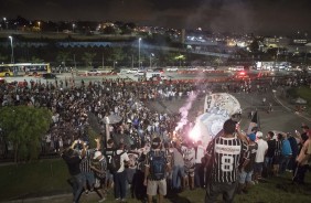 Chegada do nibus do Corinthians na Arena