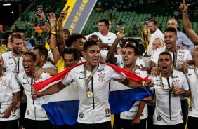 Jogadores comemoram a vitria na tarde deste domingo pela final do campeonato paulista