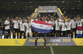 Jogadores comemoram a vitria na tarde deste domingo pela final do campeonato paulista