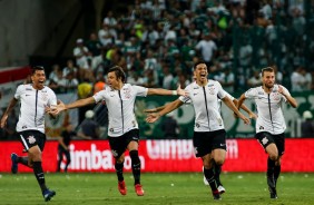 Jogadores comemoram a vitria na tarde deste domingo pela final do campeonato paulista