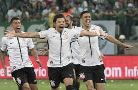 Jogadores comemoram a vitria na tarde deste domingo pela final do campeonato paulista