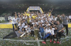 Jogadores comemoram a vitria na tarde deste domingo pela final do campeonato paulista