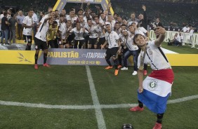 Jogadores comemoram a vitria na tarde deste domingo pela final do campeonato paulista