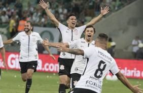 Jogadores comemoram a vitria na tarde deste domingo pela final do campeonato paulista