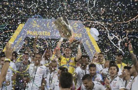 Jogadores comemoram a vitria na tarde deste domingo pela final do campeonato paulista