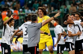 Jogadores comemoram defesa do Cssio na final do campeonato paulista