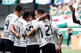 Jogadores do Corinthians comemoram gol