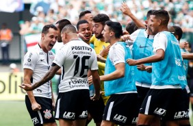 Jogadores do Corinthians comemoram gol