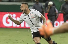 Maycon comemora a vitria na tarde deste domingo pela final do campeonato paulista