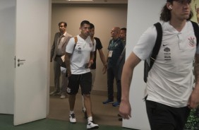 Ralf e Cássio chegam ao vestiário antes de enfrentar o Palmeiras