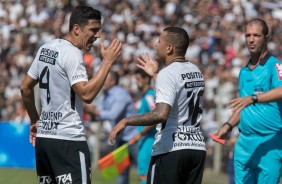 Balbuena e Sidcley comemorando gol do Corinthians contra o Paraná