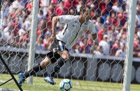 Rodriguinho foi autor de um dos quatro gols do Corinthians contra o Paraná
