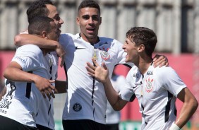 Sidcley, Rodriguinho, Gabriel e Vital comemoram gol do Corinthians