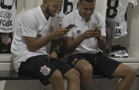 Clayson e Sidcley no vestirio antes da partida contra o Atltico