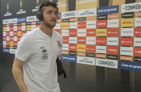 Caíque França chegando a Arena Corinthians para o duelo contra o Independiente, da Argentina